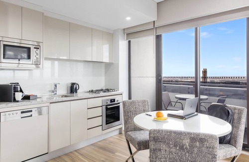 Parramatta Apartment | Experience Meriton Suites Church Street, Parramatta - 5 Star Comfort