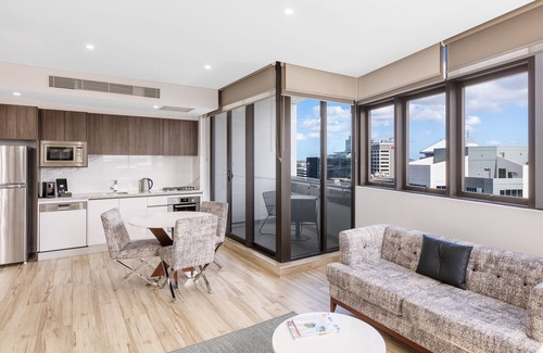 Parramatta Apartment | Experience Meriton Suites Church Street, Parramatta - 5 Star Comfort