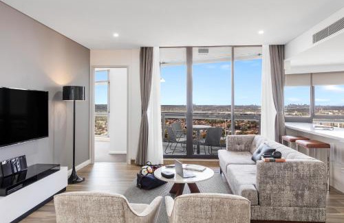 Parramatta Hotel | Discover Meriton Suites Church Street, Parramatta with Pool