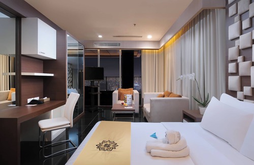 Gambir Hotel | Discover Merlynn Park Hotel: Family-Friendly with Pool & Spa