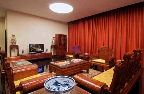 Gambir Hotel | Discover Merlynn Park Hotel: Family-Friendly with Pool & Spa