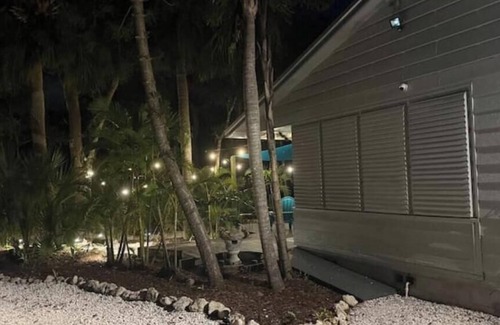 Sarasota House | "Mermaid Hideout" Sarasota Nature Home + Bungalow