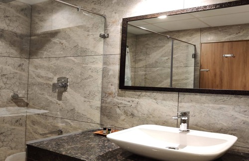 Kelambakkam Hotel | Relax at Mermaid Resort Kelambakkam with Pool and Spa