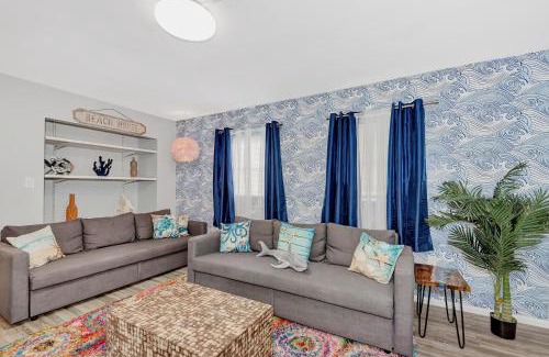 Siesta Key Village House | Beachside Paradise: Mermaid-Shark 6BR House with Pool & Hot Tub