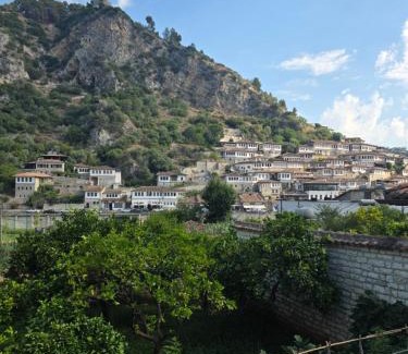 Berat House | Perfect MEROLI Guesthouse: Pet and Child Friendly Retreat