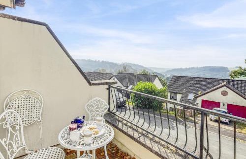 Dulverton House | Discover Merrijig: Family-Friendly Stay with Hot Tub Bliss