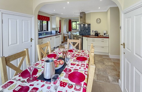 Dulverton House | Discover Merrijig, Dulverton: Guest Rated 9.8 with Breakfast
