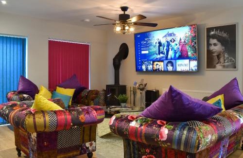 Street House | Family-Friendly Merriman Lodge with 9/10 Guest Reviews