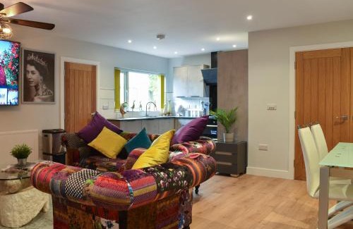 Street House | Family-Friendly Merriman Lodge with 9/10 Guest Reviews