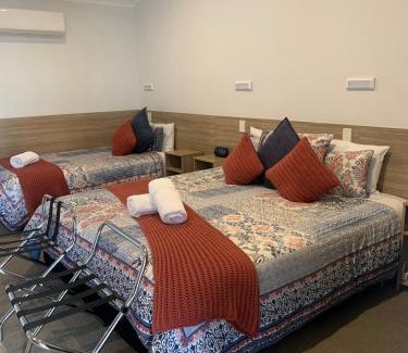 Merriwa Cabin | Outstanding Merriwa Golden Fleece Motor Inn & Lodge Stay