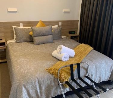 Merriwa Cabin | Outstanding Merriwa Golden Fleece Motor Inn & Lodge Stay