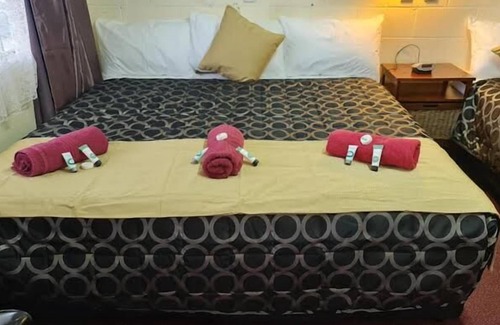 Merriwa Hotel | Budget-Friendly Stay at Merriwa Motor Inn with Breakfast