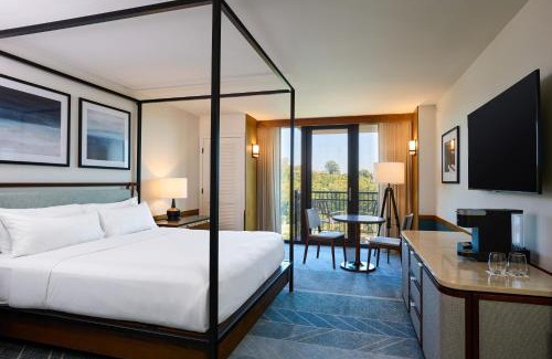 Town Center Hotel | Discover Merriweather Lakehouse Hotel: Oceanfront Retreat