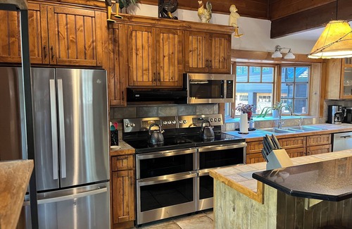 Peak 8 House | Exclusive Stay at Award-Winning Private Luxury Lodge Peak 8