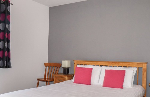 Saint Breward Cottage | Relax at Merrymeets Cottage: Pet-Friendly Retreat with Pool