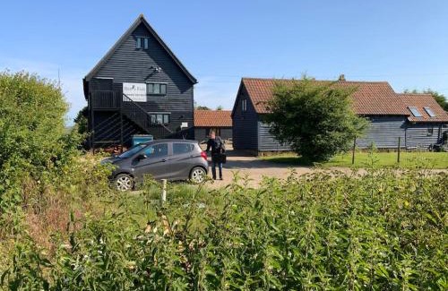 Layer Marney Apartment | Discover Mersea's Hidden Gem: Pet-Friendly Retreat Awaits