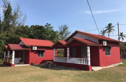 Penyabong House | Family-Friendly Retreat at Mersing Chalet Teluk Sisek