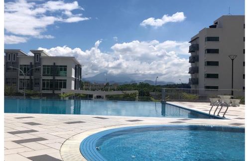 Hulu Kinta Apartment | Experience Fun at Meru Oasis with Pool & Family-Friendly Vibes