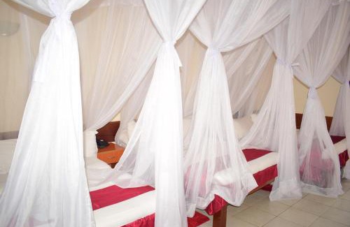 Meru Hotel | Enjoy Your Stay at Meru Slopes Hotel with Pool & Hot Tub