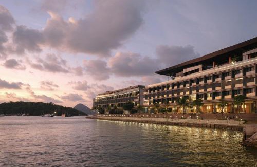 Labuan Bajo Resort | Elegant Meruorah Komodo in Labuan Bajo with Ocean Views