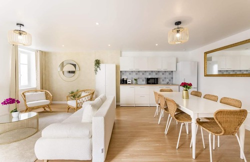 8th Arrondissement Apartment | Champs Elysées: Cozy 4 Bedroom Apartment with Spa Access