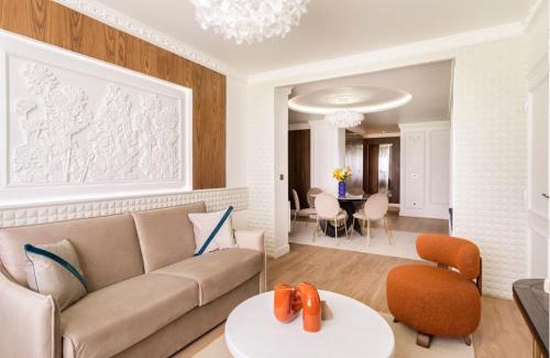Quartier Saint-Ambroise Apartment | Elegant 3 Bedroom Apartment in Marais with Dining Options