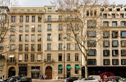Chaillot Apartment | Elegant 6 Bedroom Retreat near Champs Elysees - Rated 10/10