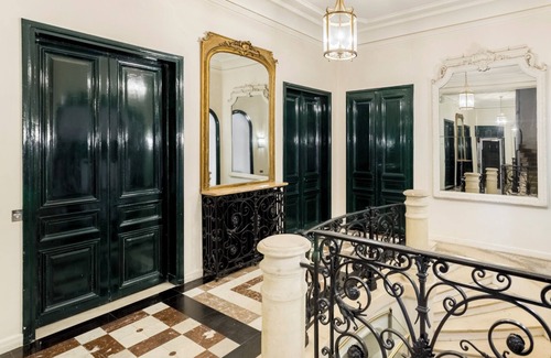 Chaillot Apartment | Elegant 6 Bedroom Retreat near Champs Elysees - Rated 10/10