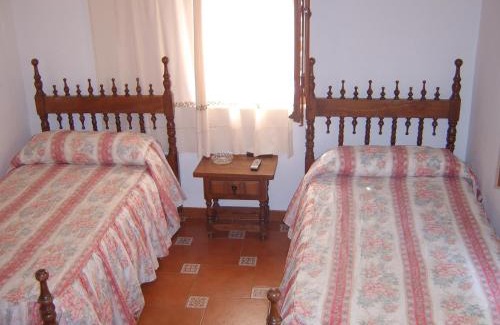 Lagartera House | Discover Mesón de Lagartera: Family-Friendly Retreat