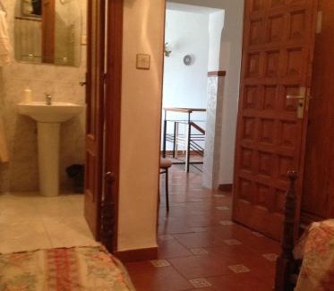 Lagartera House | Discover Mesón de Lagartera: Family-Friendly Retreat