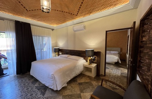 Central Cuernavaca Hotel | Discover Mesón de las Delicias: Family-Friendly Retreat