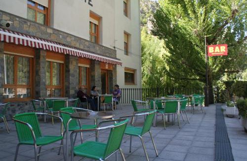 Salinas House | Delightful Stay at Mesón De Salinas with Family-Friendly Amenities