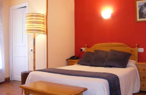 Salinas House | Delightful Stay at Mesón De Salinas with Family-Friendly Amenities