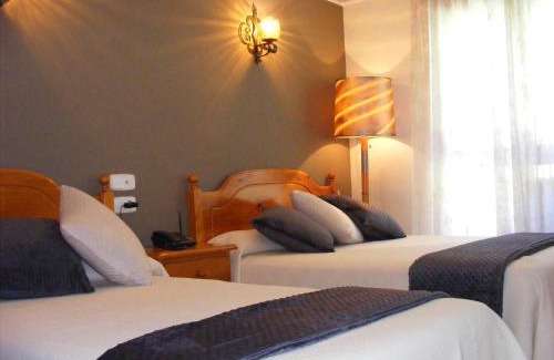 Salinas House | Delightful Stay at Mesón De Salinas with Family-Friendly Amenities