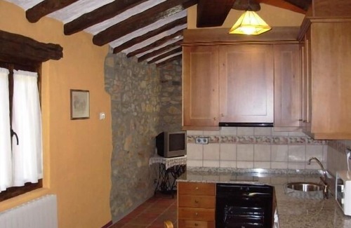 Samitier Cottage | Cozy Mesón de Samitier Apartments with Kitchen for 4 Guests