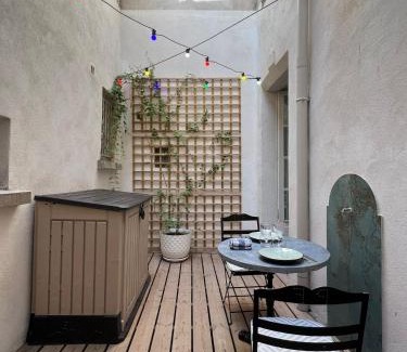 Pezenas Apartment | Relaxing Retreat at Mes à Moi in Pezenas with Private Patio
