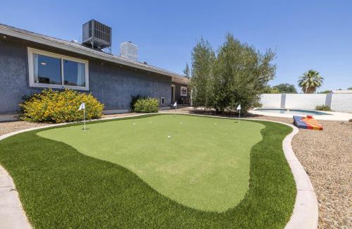 Mesa House | Discover Mesa Garnet: Family-Friendly with Pool & Breakfast