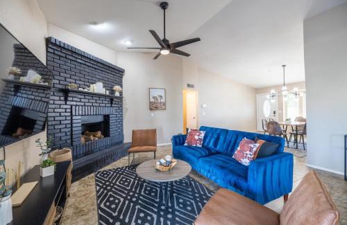 Mesa House | Discover Mesa Garnet: Family-Friendly with Pool & Breakfast