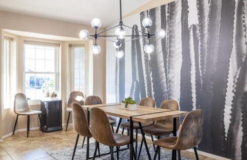 Mesa House | Discover Mesa Garnet: Family-Friendly with Pool & Breakfast