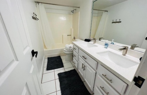 Mesa House | Experience Mesa Mansion: Pool, Hot Tub & 10/10 Reviews!
