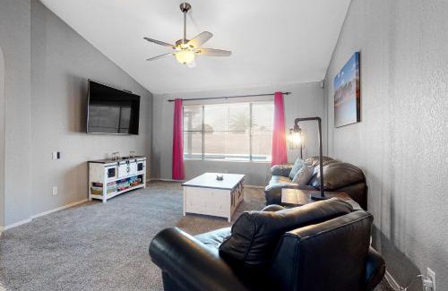 Alta Mesa Community Association House | Discover Mesa Oasis: 4-Star Family Haven with Pool
