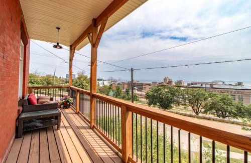 Observation Hill Apartment | Mesaba 3 Lake View Historic Condo