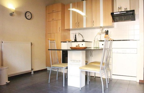 Mesch Apartment | Child-Friendly Retreat at Meschermolen - 10/10 Guest Rated