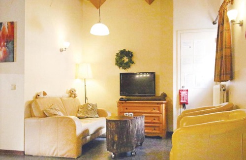 Mesch Apartment | Child-Friendly Retreat at Meschermolen - 10/10 Guest Rated