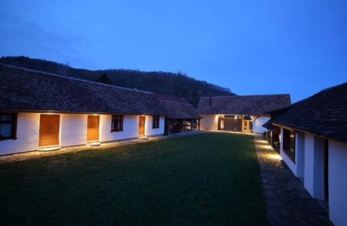 Bunesti Bed & Breakfast | Discover Mesendorf Gasthaus: Top-Rated Family Retreat