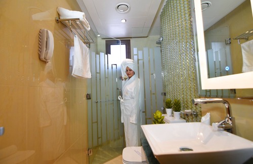 Al Hoora Hotel | Relax at Meshal Hotel & Spa: 4-Star Comfort with Pool