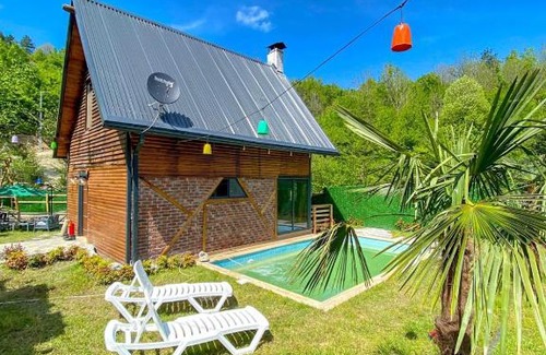 Sapanca House | Idyllic Bungalow with Private Pool and Jacuzzi in Sapanca