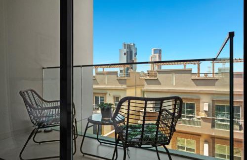 Jumeirah Village Apartment | Elegant Onyx Studio with Pool View in JVC - Rated 10/10