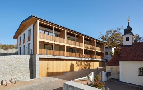 Rasa Apartment | Mesnerhof Chalet: Pet-Friendly Oceanfront Retreat Awaits