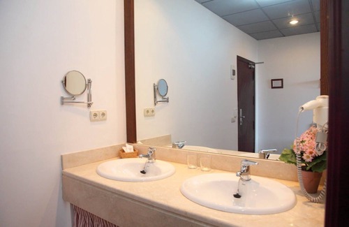 El Cuarton Hotel | Discover Relaxation at Meson de Sancho: Spa & Pool Access